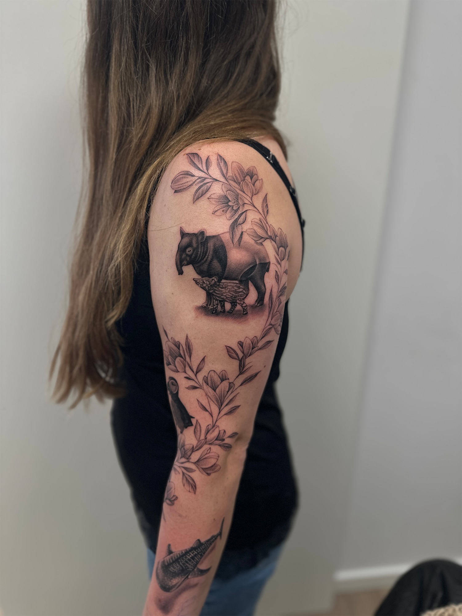 Detaljeret tatovering i black and grey udført af professionel tatovør