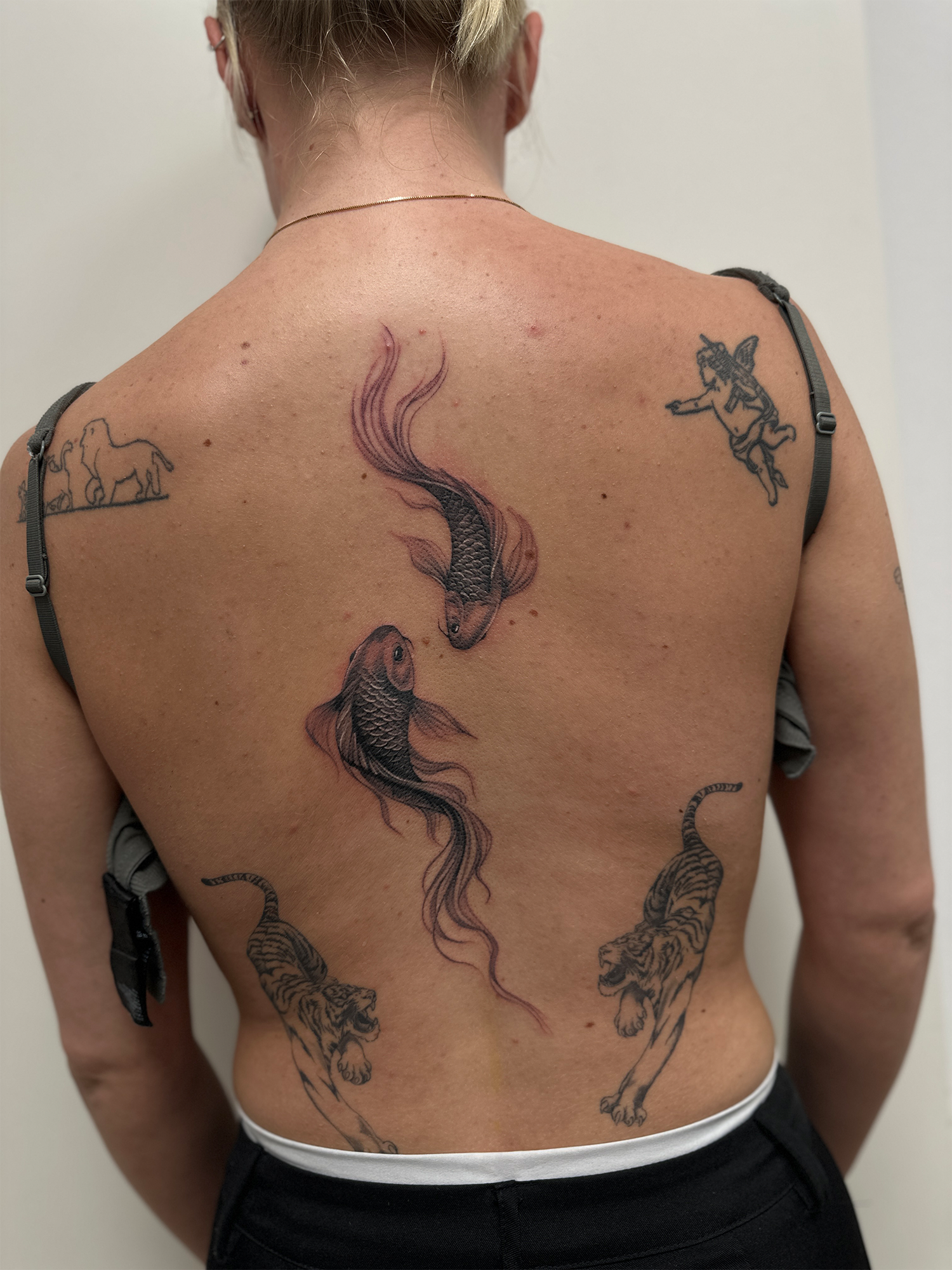 Detaljeret tatovering i black and grey udført af professionel tatovør