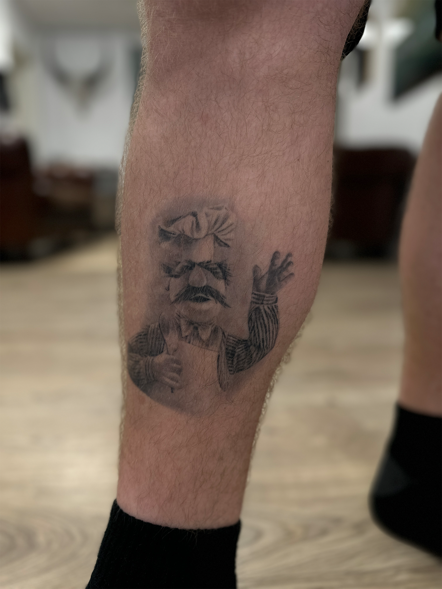 Detaljeret tatovering i black and grey udført af professionel tatovør