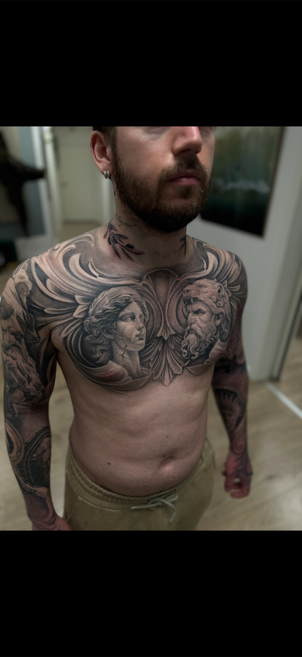 Detaljeret tatovering i black and grey udført af professionel tatovør, realistiske motiv